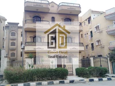 Super-deluxe villa for sale in the Fourth District, next to Al-Hamd Mosque.
