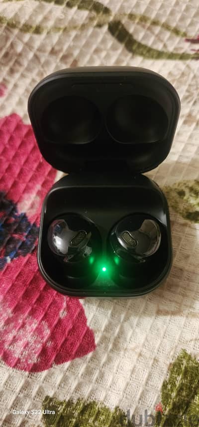 سماعة Buds Pro مستعملة بحالة ممتازة للبيع