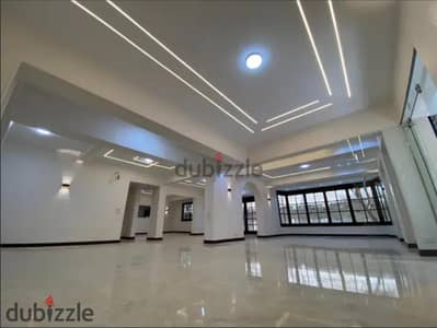 Commercial space for rent in Degla Maadi, 280m interior and 150m exterior, licensed suitable for all activities except cafes and restaurants.