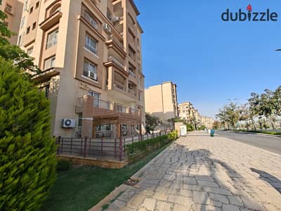 Apartment for sale in Madinaty, area 265 meters, 3 bedrooms and 3 bathrooms, direct view of the Madinaty Club, second floor, special finishing, very special location, area B2