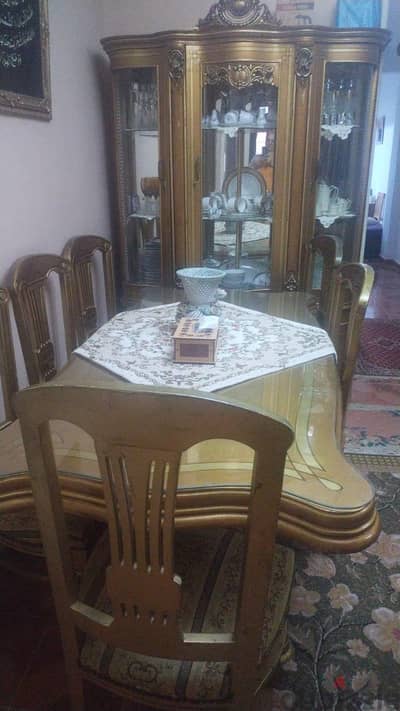 سفرة ب ٨ كراسي للبيع