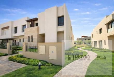 جراند فيلا للبيع في مرحلة Whyt كمبوند او ويست 6 أكتوبر طريق الواحات وصلة دهشور الجيزةO West Compound 6th Of October Al Wahat Road Waslet Dahshour Giza
