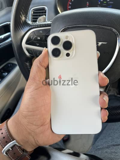 iPhone 15 pro max 256 giga Battery 90% zeroooo silver معفي ضريبه