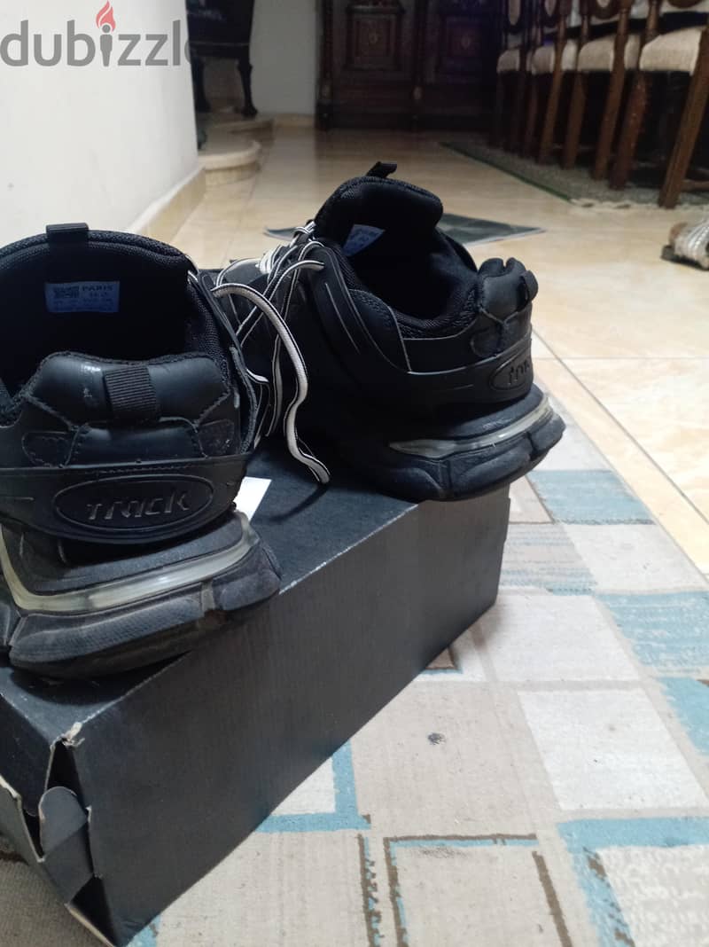 Balenciaga track 1