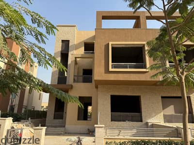 تاون هاوس كورنر فاخر للبيع في West Ridge New Giza  مساحة أرض 380م  ومباني 340م تصميم راقٍي ,  View بارك ولاندسكيب مميز