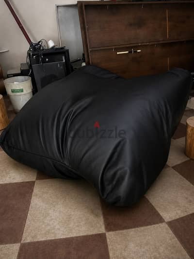 ورك ستيشن + طرابيزة اجتماعات + bean bag