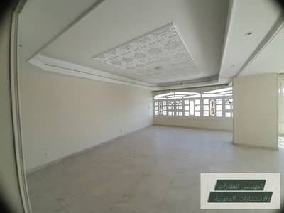 شقه مساحه ٢٣٠متر للايجار يوجد 3 تكيف