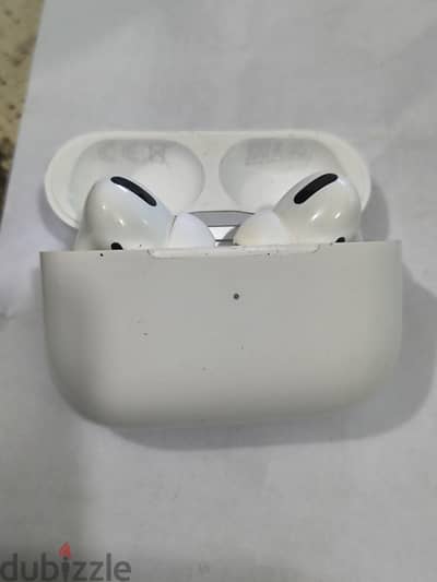 Apple AirPods pro الجيل الاول
