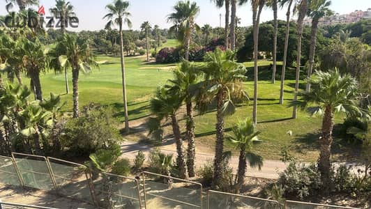 A stunning apartment in the best location in Dreamland, Villas area, with a fantastic view of the golf courses.