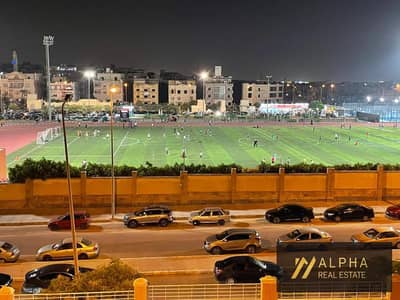 ستوديو مميز في ذا فيلدج — إطلالة مفتوحة على نادي الزهور، بجوار AUC وPoint 90
