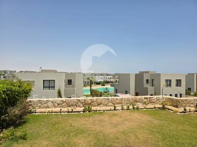 بسعر لقطة توين 4 غرف صف تاني لاجوون بحري بالفرش للبيع في أزها العين السخنة