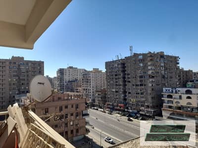 شارع محمود خيري متفرع من عباس العقاد