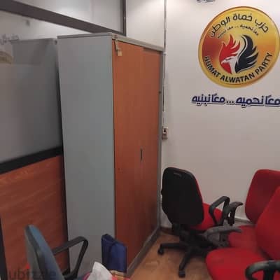 ٦ مكاتب و ٧ وحدات دولاب مستعمل
