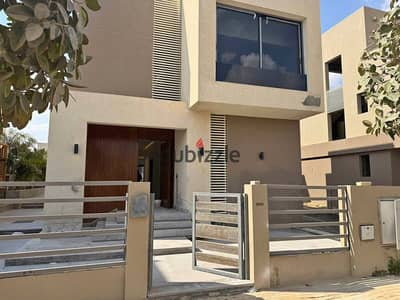 Ready to move Villa in palm Hills in Front of New Giza