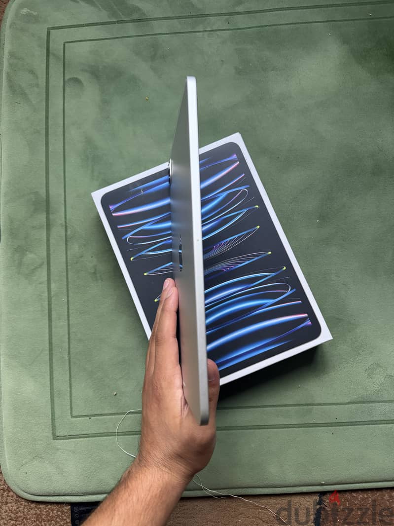 Ipad pro m2 11 inch new condition 1