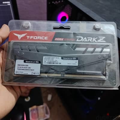 Ram 8 Ddr4 TeamGroup Dark Z 3200 Mhz Cl 16   بعلبتها وكل محتواياتها