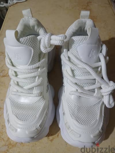 كوتشي Dirty white مقاس ٤٤ وارد دبي مستورد