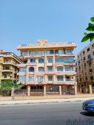 روف مساحة ٣٠٠ متر يطل على الجولف التجمع الخامس