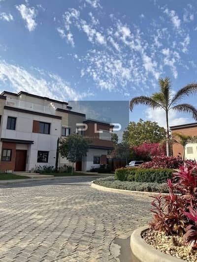 Villa Town House Corner for Sale in Azzar 2 Compound – New Cairo  , Ready to move , Best Market Price