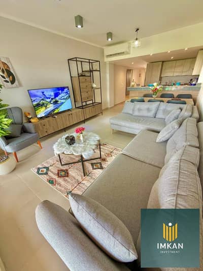 For immediate handover in Ain Sokhna: A seafront chalet for sale, finished to a "super-lux" standard, located in Malibu Resort. Available via installm