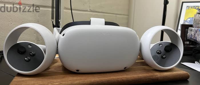 Oculus Quest 2 - 256g بكل المشتملات مع حامل عدسة نضارة