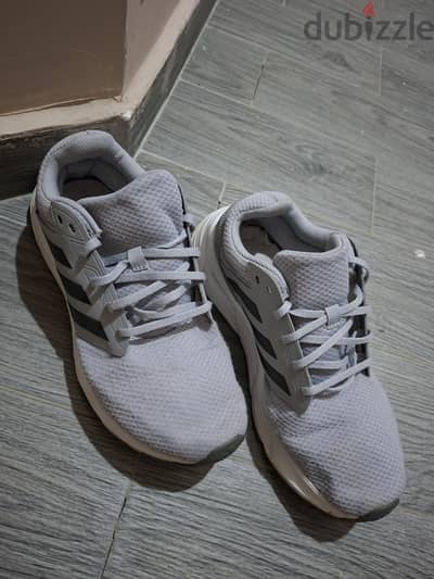 حذاء رياضي اديداس اصلي بحالة جيده جدا Adidas shoes for men
