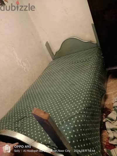 سرير مستعمل بحاله جيده بالمرتبه
