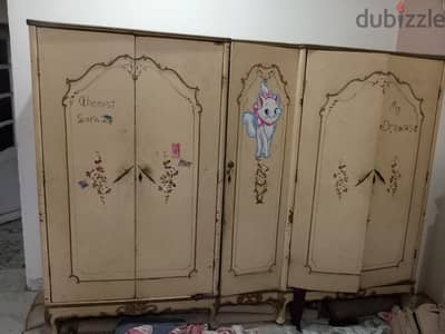 غرفة نوم كلاسيك خشب تقيل للبيع – دولاب + سرير ١٤٠ + مرتبة 140 سم