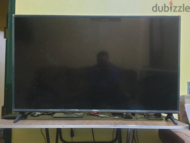 LG 49 inch - 49UN72 4