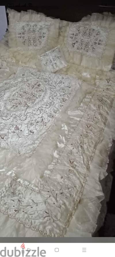درابية ومفرش سرير