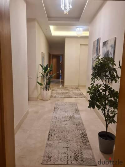 Now receive the latest finished apartment at a bargain price of 200 meters in a garden in Beverly Hills for Sodic