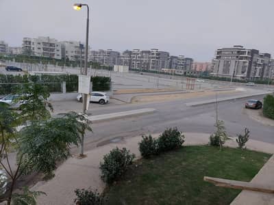 شقة للايجار بالمستقبل بالشيخ زايد بالمطبخ و متامنه حديد بالكامل لوكيشن مميز و فيو رائع Apartment for rent in Al-Mustaqbal, Sheikh Zayed;