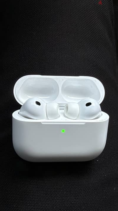 Apple Airpods Pro 3 with wireless charging case