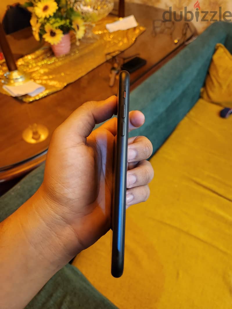 Apple - iPhone XR 4