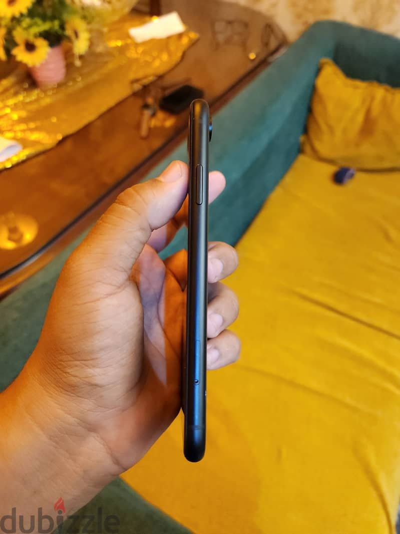 Apple - iPhone XR 5