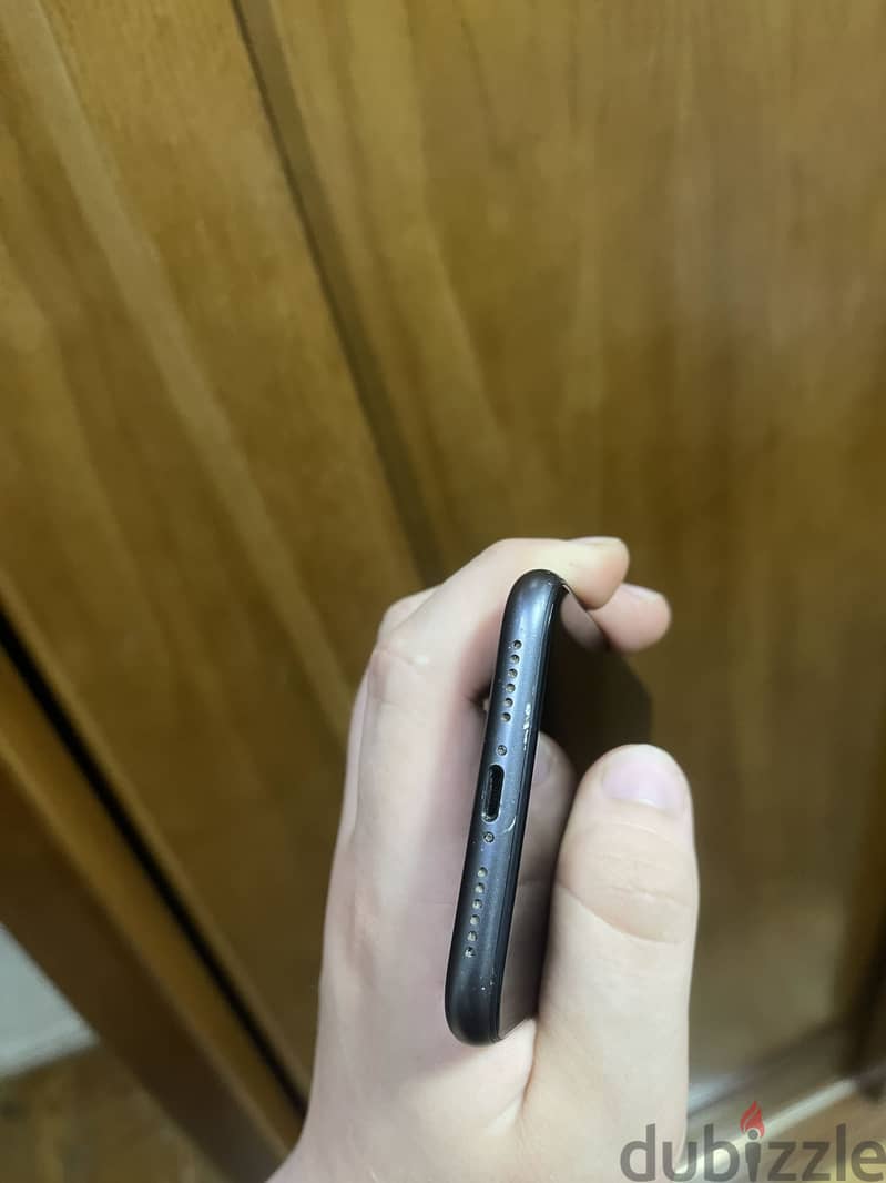 iPhone 11 3