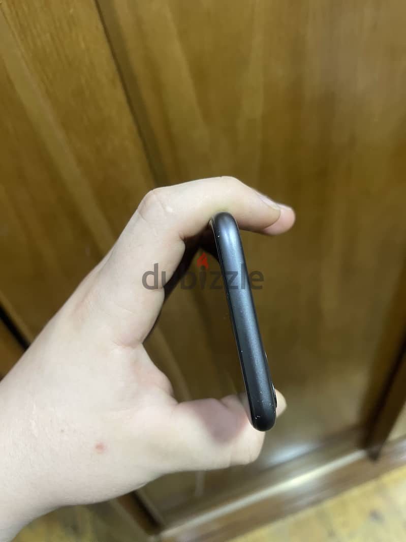 iPhone 11 4