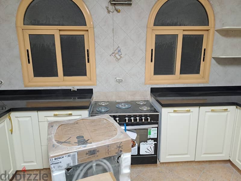 White and gold kitchen 1