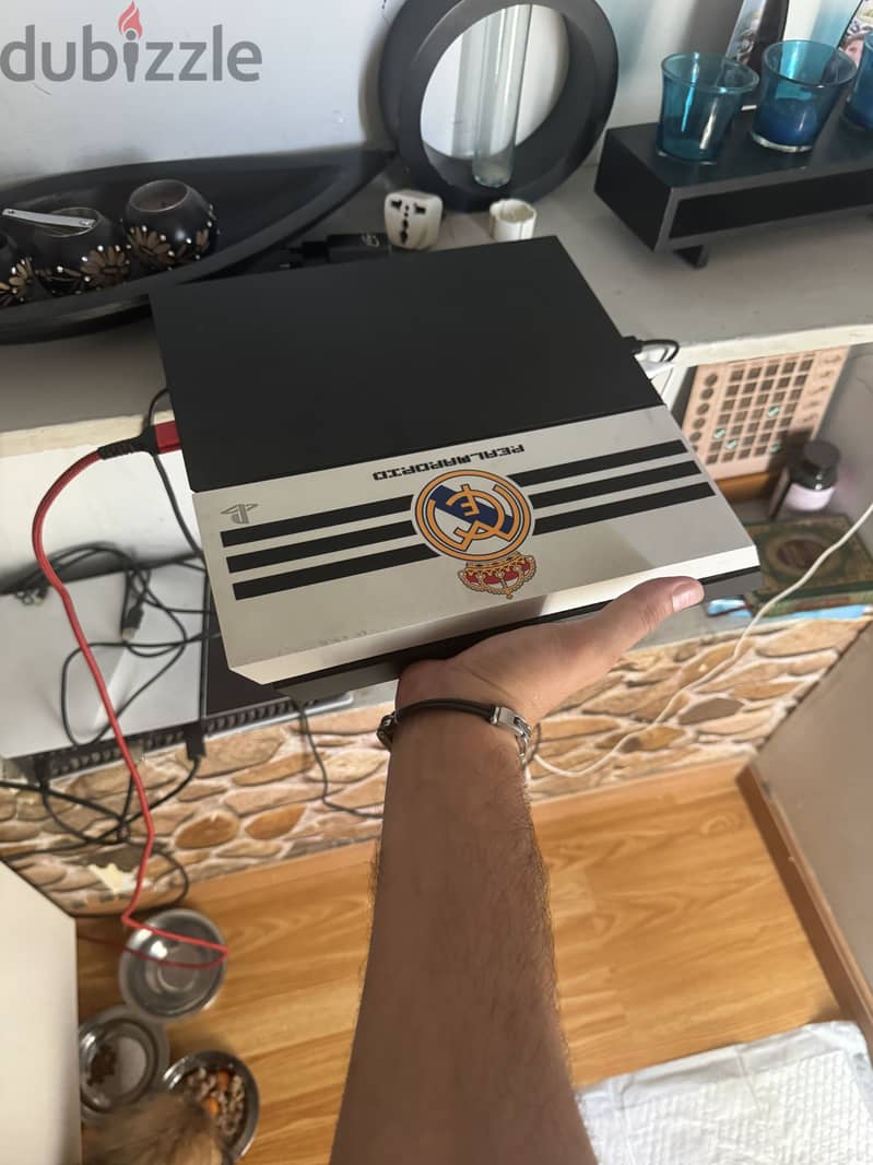 PS4 2TB 1