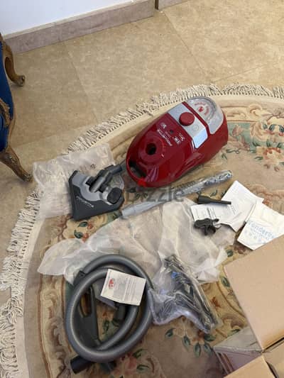Rowenta Silence Force 2200W Vacuum Cleaner with Original Box
