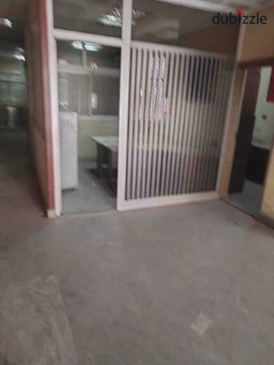 مقر إدارى ٢٥٠م ارضى مدخل خاص المساحة.