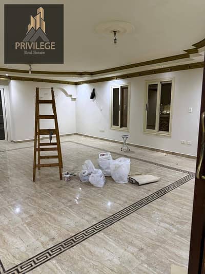 شقة مميزة للإيجار السكني . . في الشطر الثالث عشر بالقرب من مول الخمسين . . موقع مميز و مساحة عملية