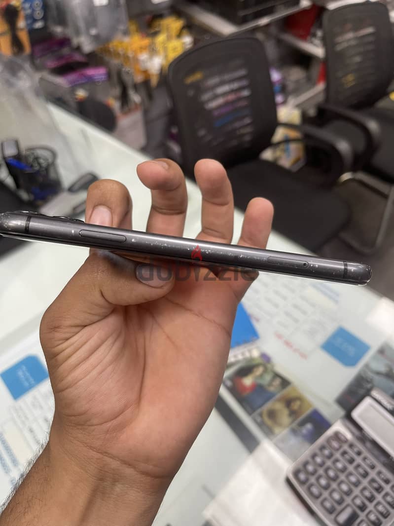 Apple - iPhone 11 3