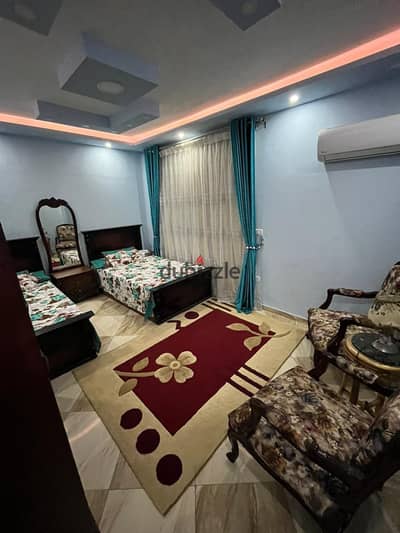 شاليه للايجار بالاسكندرية - المعمورة بحديقه مكيف بالكامل قريب من البحر