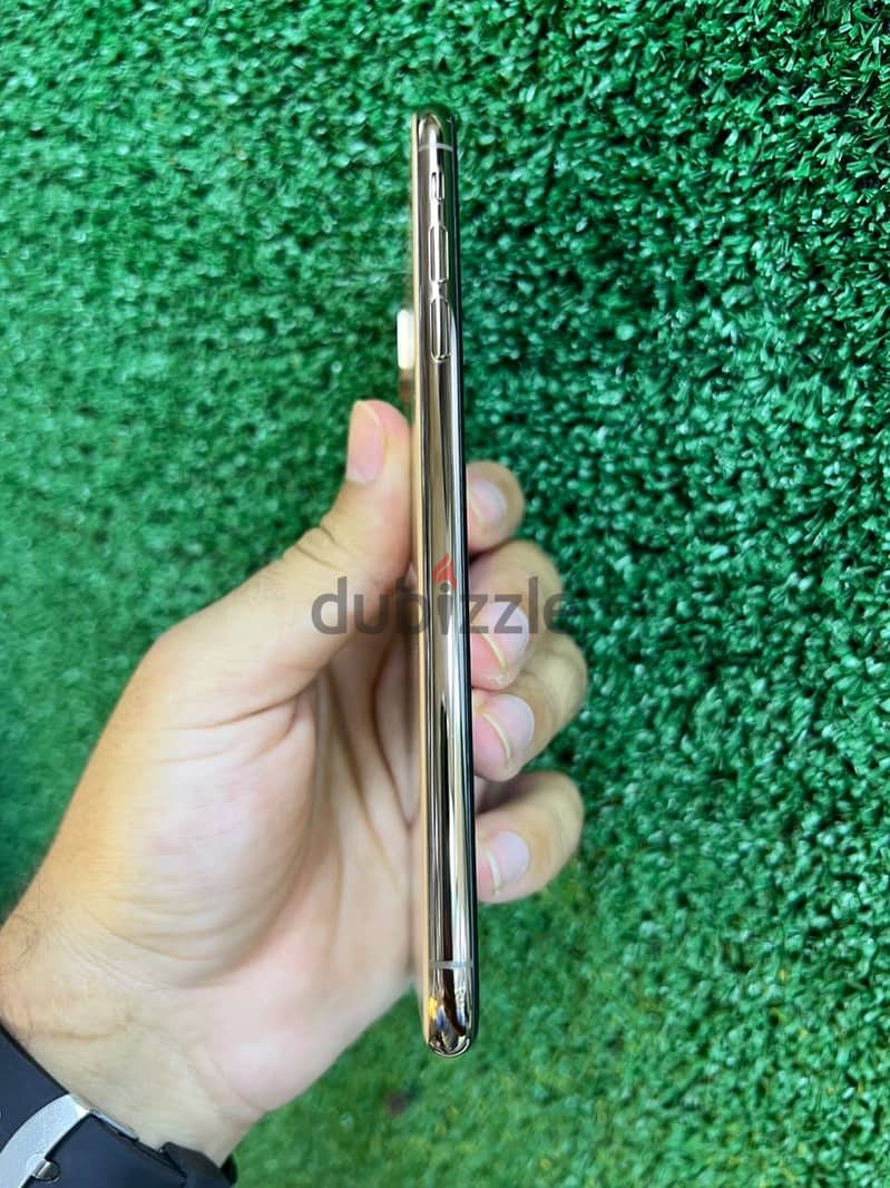 Apple - iPhone XS Max 1
