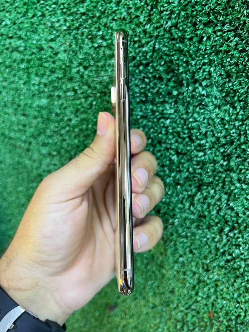 Apple - iPhone XS Max 9