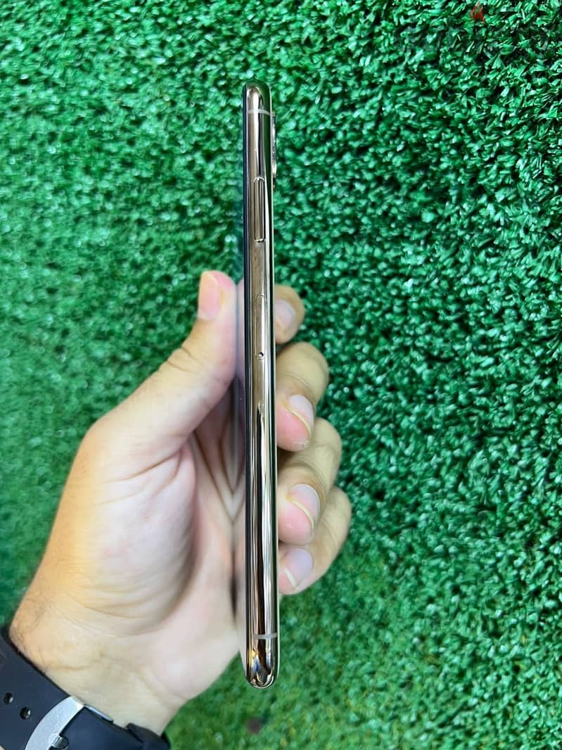 Apple - iPhone XS Max 11