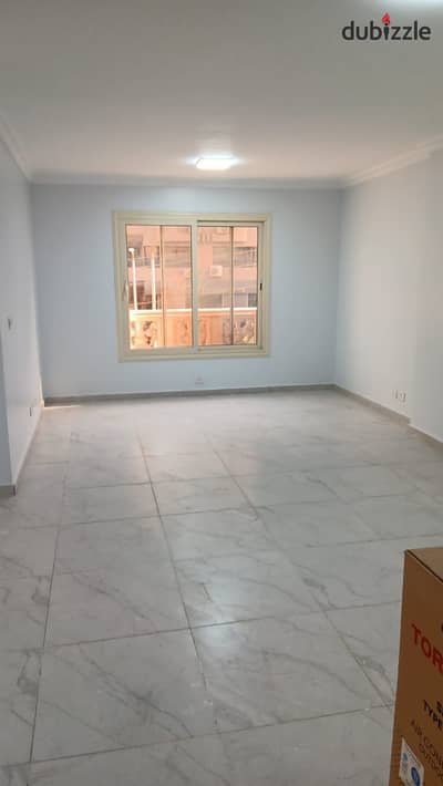 Office for rent in Heliopolis, main street, 400 square meters, prime location, administrative license, super lux finishing, 5 minutes to Nasr City and Sheraton, and 15 minutes to the gathering.