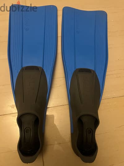 Cressi Clio Blue fins used SIZE:43-44 Like new
