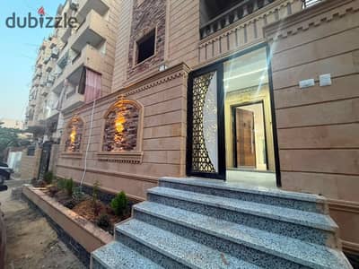 أرضي بحديقه واجهه منطقة ع 200 متر